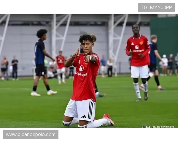 曼联新星崭露头角 15岁梅西接班人续约 曼联新星崭露头角 15岁梅西接班人续约