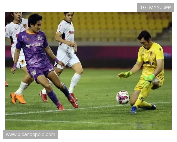 三镇成都半场互交白卷争锋